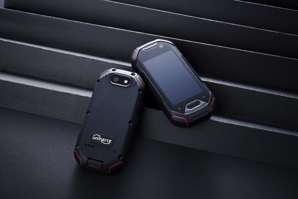 小さいは正義～世界最小4Gタフネススマートフォン『Atom』いよいよ 