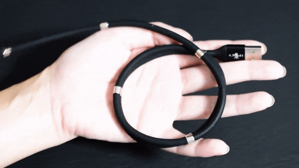 使えばやみつき『絡まらない』マグネット巻取り充電ケーブル。スマホも