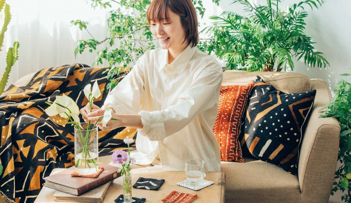 手織りの肌触りと染色のデザインに注目 マリ伝統手織物クッションbogolan Campfire キャンプファイヤー 手織りの肌触りと染色のデザインに注目 マリ伝統手織物クッションbogolan Campfire キャンプファイヤー