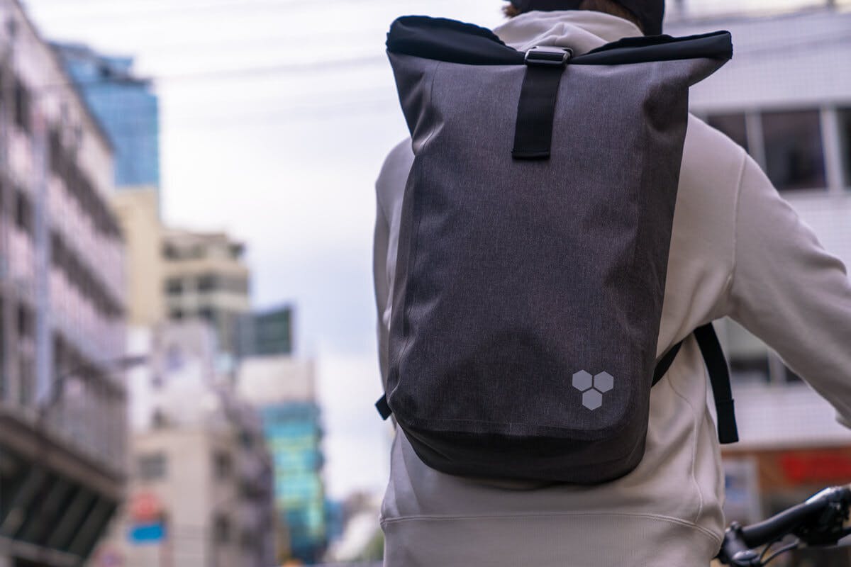 抜群の防水性 なのに超軽量 自転車ツーキニストのためのコスパ最強防水リュック Campfire キャンプファイヤー 抜群の防水性 なのに超軽量 自転車ツーキニストのためのコスパ最強防水リュック Campfire キャンプファイヤー
