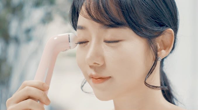 AURORA+】エステでも使われる「プラズマ」の美顔器を、ご家庭で手軽に AURORA+】エステでも使われる「プラズマ」の美顔器を、ご家庭で手軽に