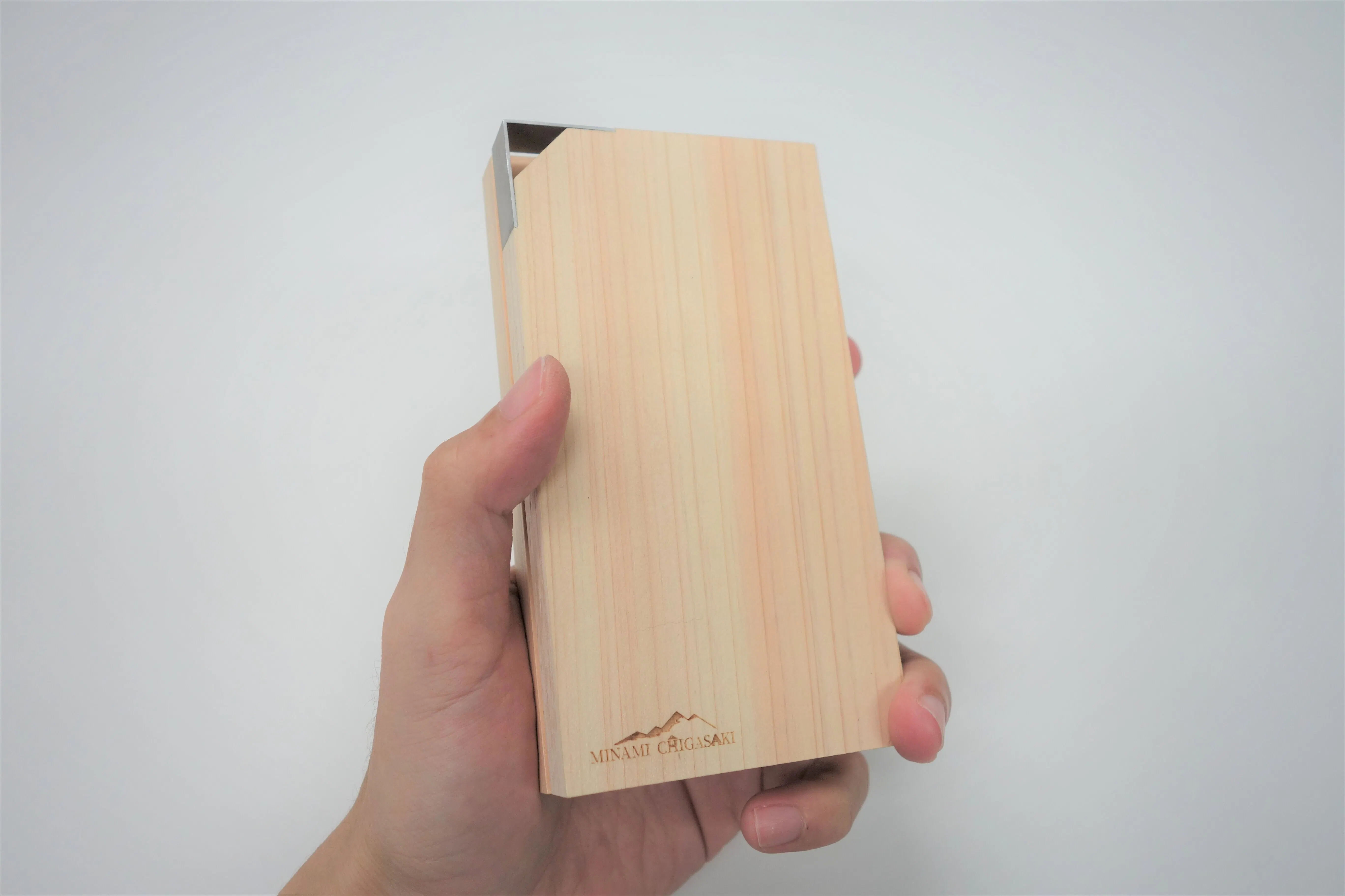 キャンパーの ほしい を実現した キャンプ用カッティングボード 茅ヶ崎みなみ Campfire キャンプファイヤー