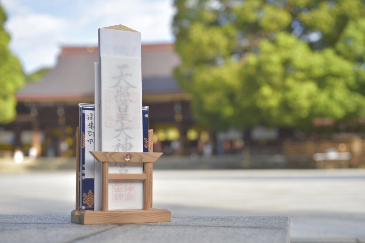 ❖神様の居場所❖ 神木 屋久杉で作る 水晶鳥居付き「御札 御朱印帳飾り
