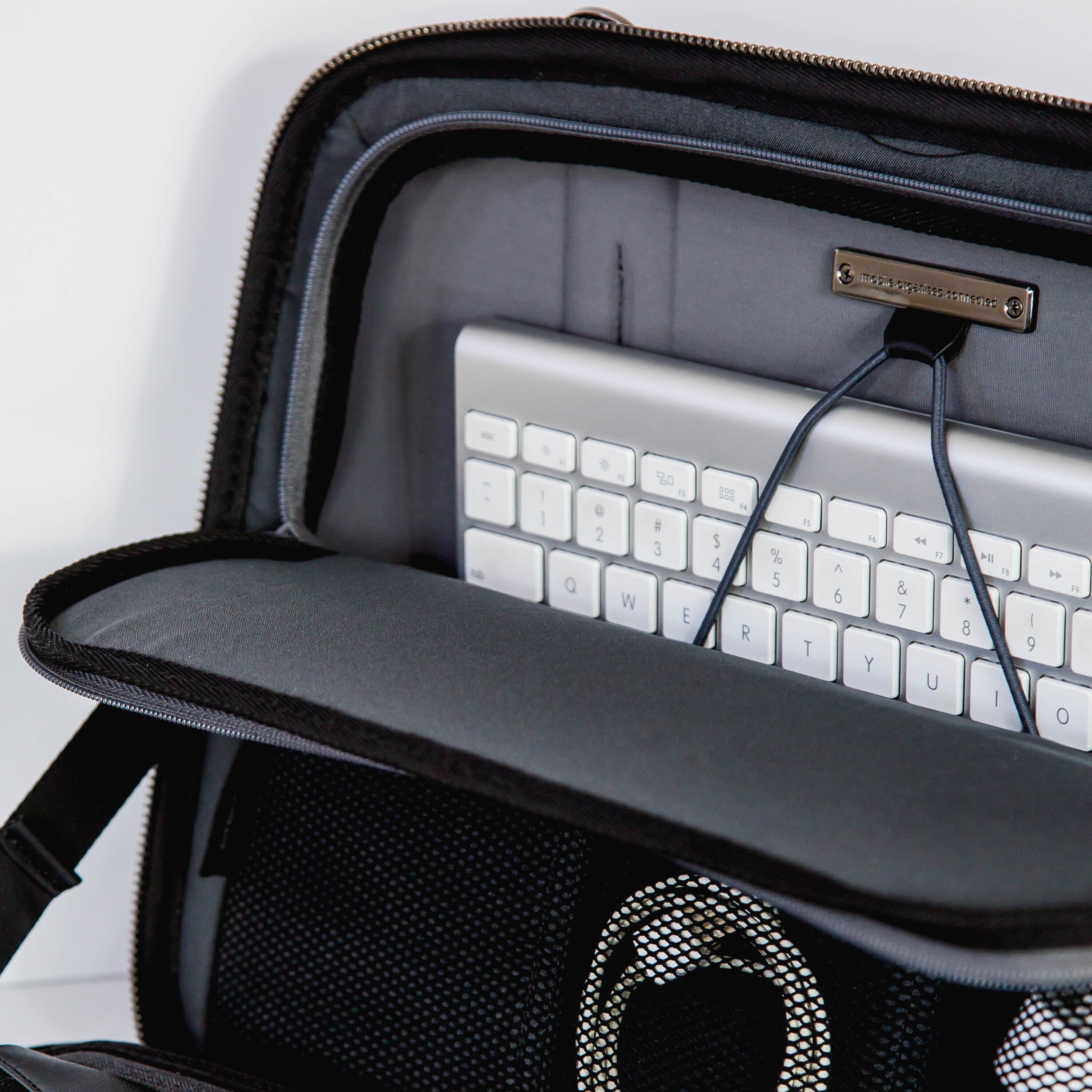 NEWモデル】どこでも仕事したい人のためのノートPCバッグ - CAMPFIRE