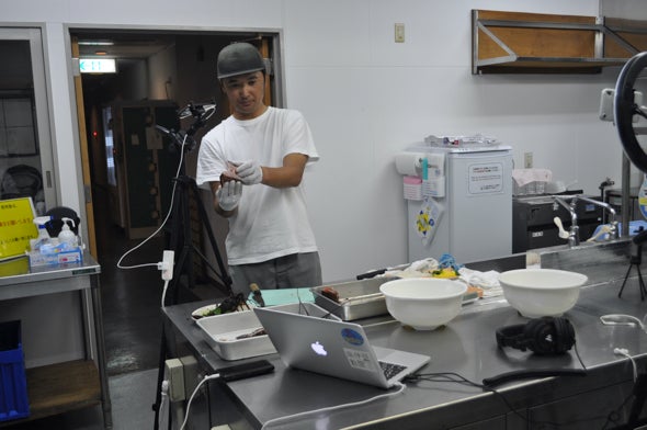 南伊豆ではお馴染み、伊勢海老漁師の平山文敏さん。実は、コロナの影響を受けて伊勢海老の出荷は激減。伊勢海老の美味しさを知ってもらえると機会になればと、快く協力してくれました。