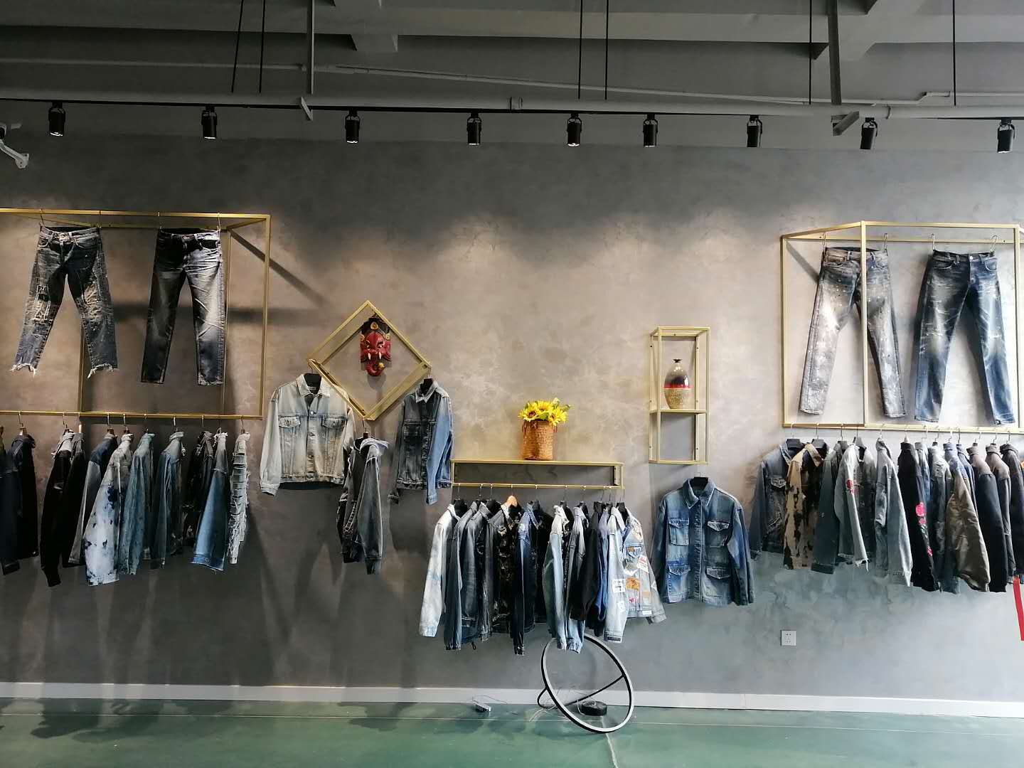 ゲーミングジーンズ | BOBSON | ボブソン | 多機能ジーンズ | ゲーマー用 | 在宅ワーク | 座るためのジーンズ | エンライフ | オシャレ | キャンプファイヤー限定販売 | campfire | クラウドファンディング | eスポーツ | IT | 岡山オーリス | インフォポート | 抗菌撥水防汚