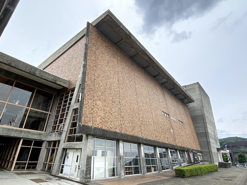 足利市民会館の思い出を 未来につなげたい 未来へつづく本 プロジェクト Campfire キャンプファイヤー