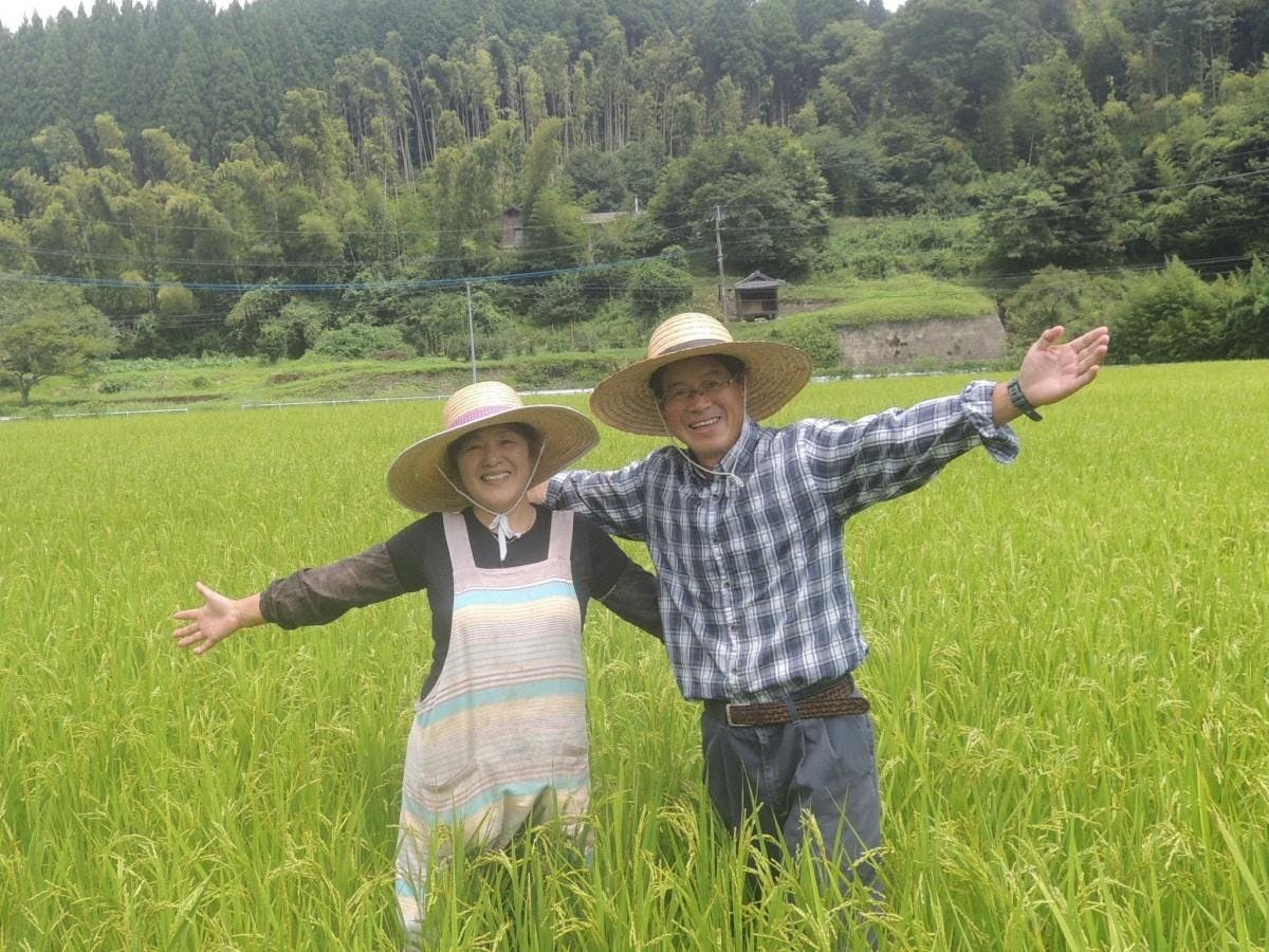 （右から）農家民宿「具座」の藤瀬吉徳さん、藤瀬みどりさん