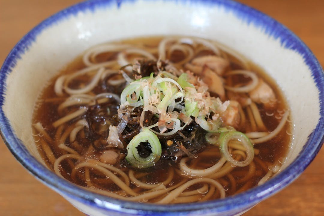コロナで行き場を無くした1万食の 沖縄 もずくうどん をご家庭で食べてほしい Campfire キャンプファイヤー