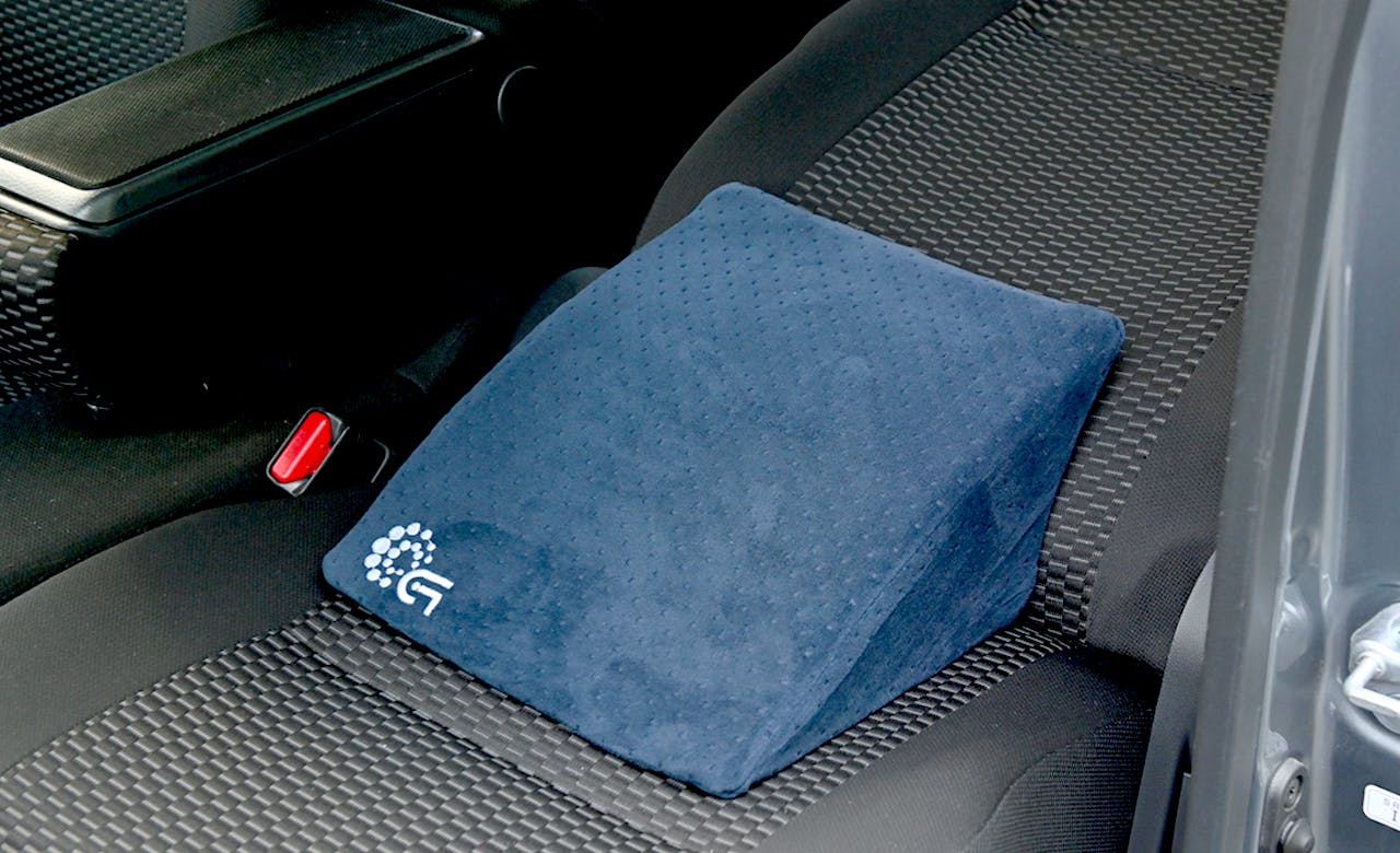 昼寝や車中泊でも快眠 寝室のように車で熟睡してしまうリクライニング用 腰まくら Campfire キャンプファイヤー 昼寝や車中泊でも快眠 寝室のように車で熟睡してしまうリクライニング用 腰まくら Campfire キャンプファイヤー