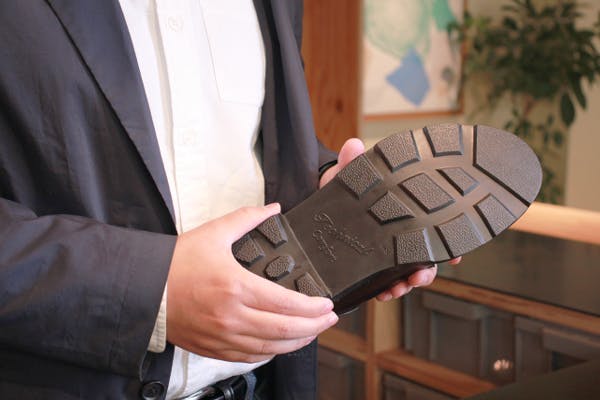 靴磨き芸人 代官山 本格革靴ブランドコラボ企画 フランス革使用ネオコンフォート Campfire キャンプファイヤー 靴磨き芸人 代官山 本格革靴ブランドコラボ企画 フランス革使用ネオコンフォート Campfire キャンプファイヤー