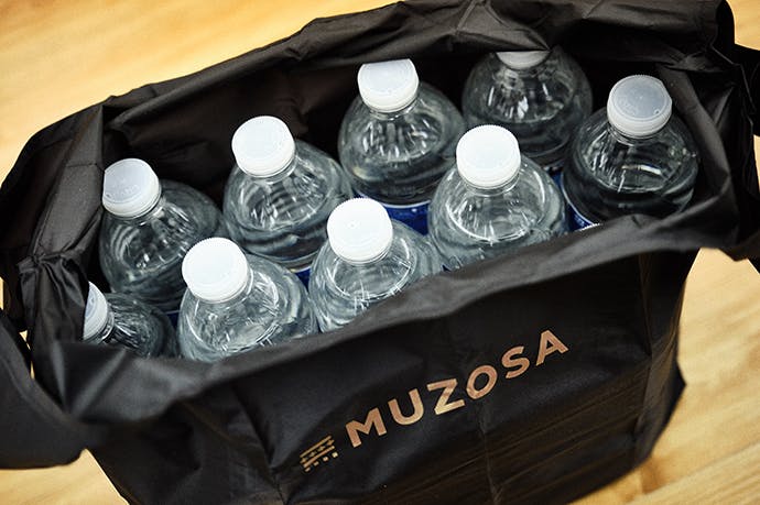 手ぶらスタイルをアップデート 財布 鍵 バッグ muzosa x pac 誕生