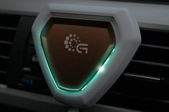 置き場所いらずで簡単設置 手入れ不要の光イオン式 車用コンパクト空気清浄機 Campfire キャンプファイヤー 置き場所いらずで簡単設置 手入れ不要の光イオン式 車用コンパクト空気清浄機 Campfire キャンプファイヤー