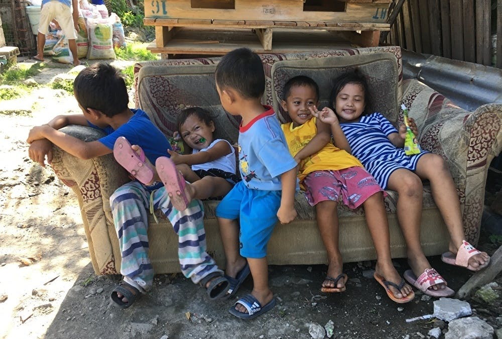 フィリピンの貧困街の子供達に文房具を届けたい Campfire キャンプファイヤー