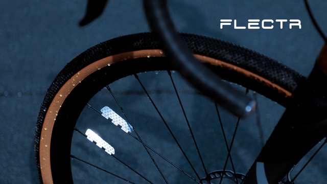ドイツ発！！貼るだけで暗闇で光る自転車リフレクター ～ FLECTR 