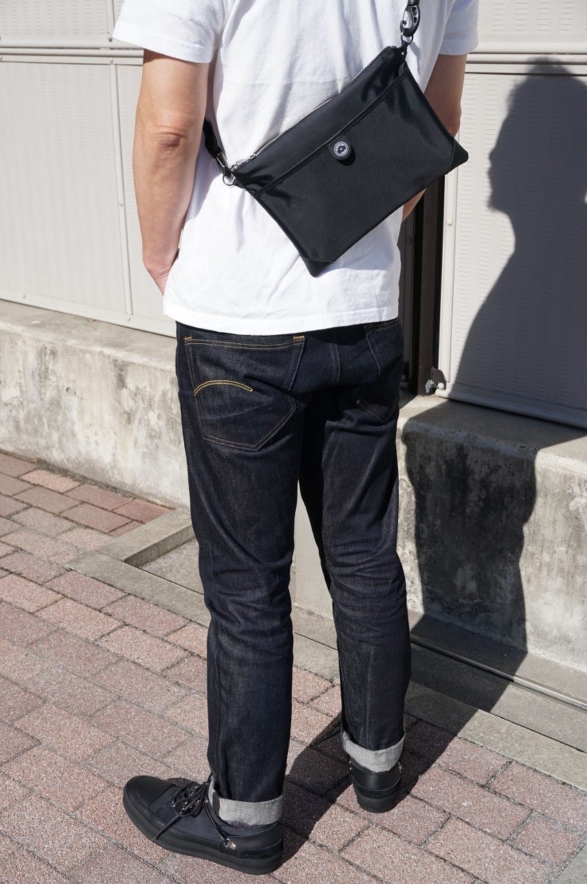 下町熟練靴職人が丹精込めて作ったスニーカーとサコッシュのアンサンブル Campfire キャンプファイヤー 下町熟練靴職人が丹精込めて作ったスニーカーとサコッシュのアンサンブル Campfire キャンプファイヤー