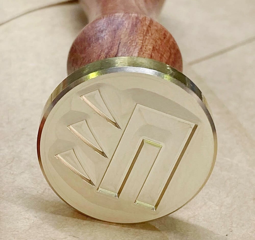 ふと思いついて製作した我が社のロゴの「封緘（ふうかん）」