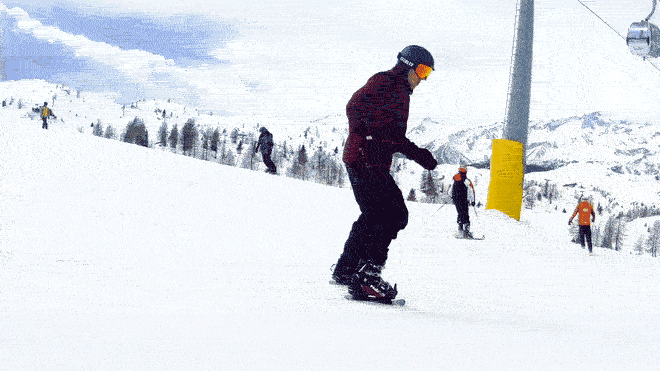 雪上を靴のまま滑る感覚！バックパックに収まる世界一短いスキー
