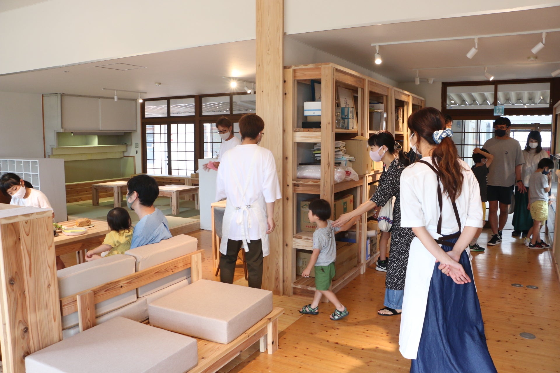 キッチン ヒトトゴハン接客風景