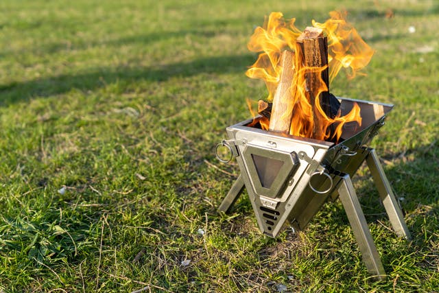 カラーシルバー焚き火はもちろん万能な調理器具としても大活躍❣お洒落な北欧デザイン❤薪ストーブ