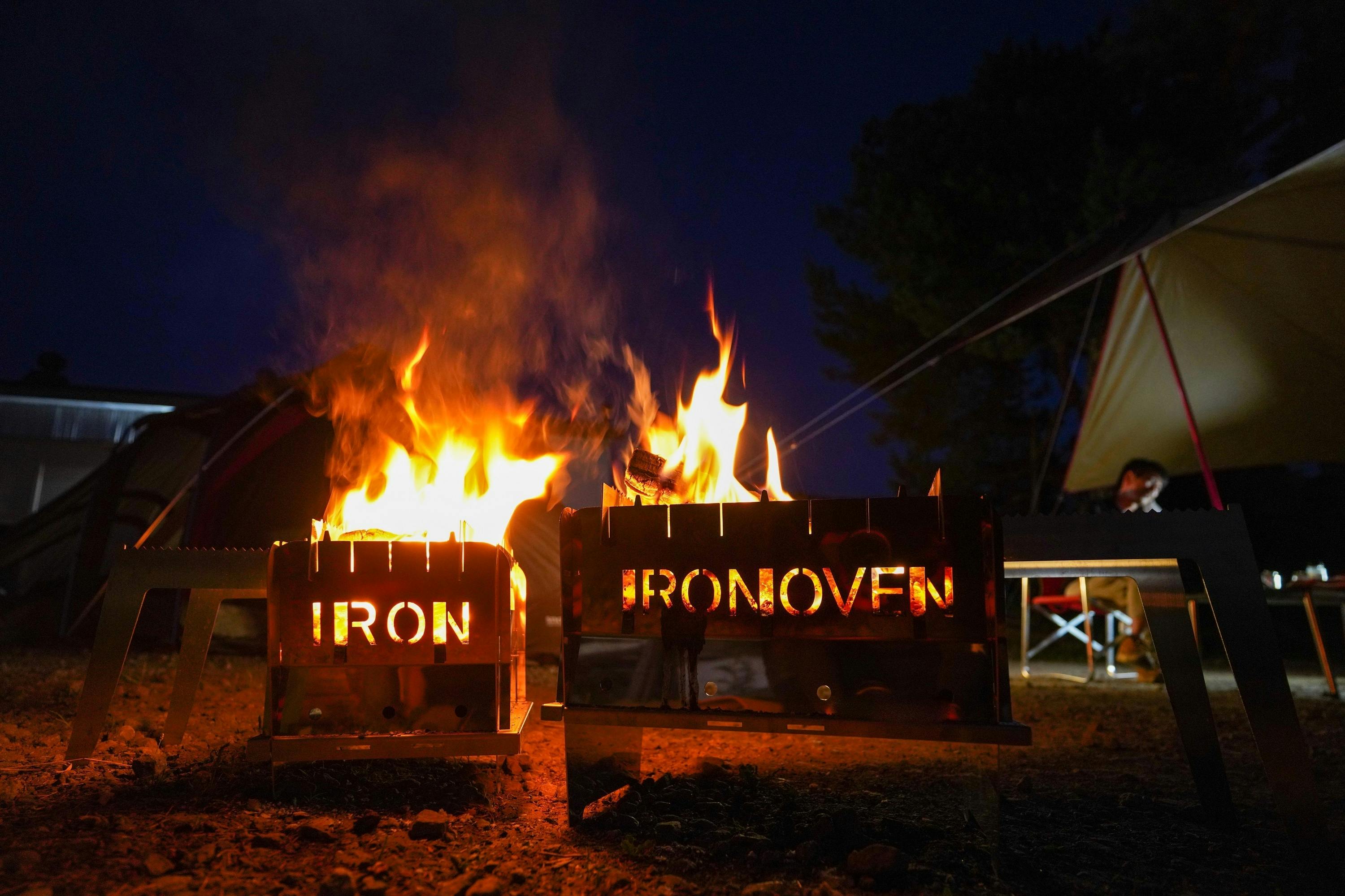 持ち運べるオーブン焚火台 iron oven（アイアンオーブン）