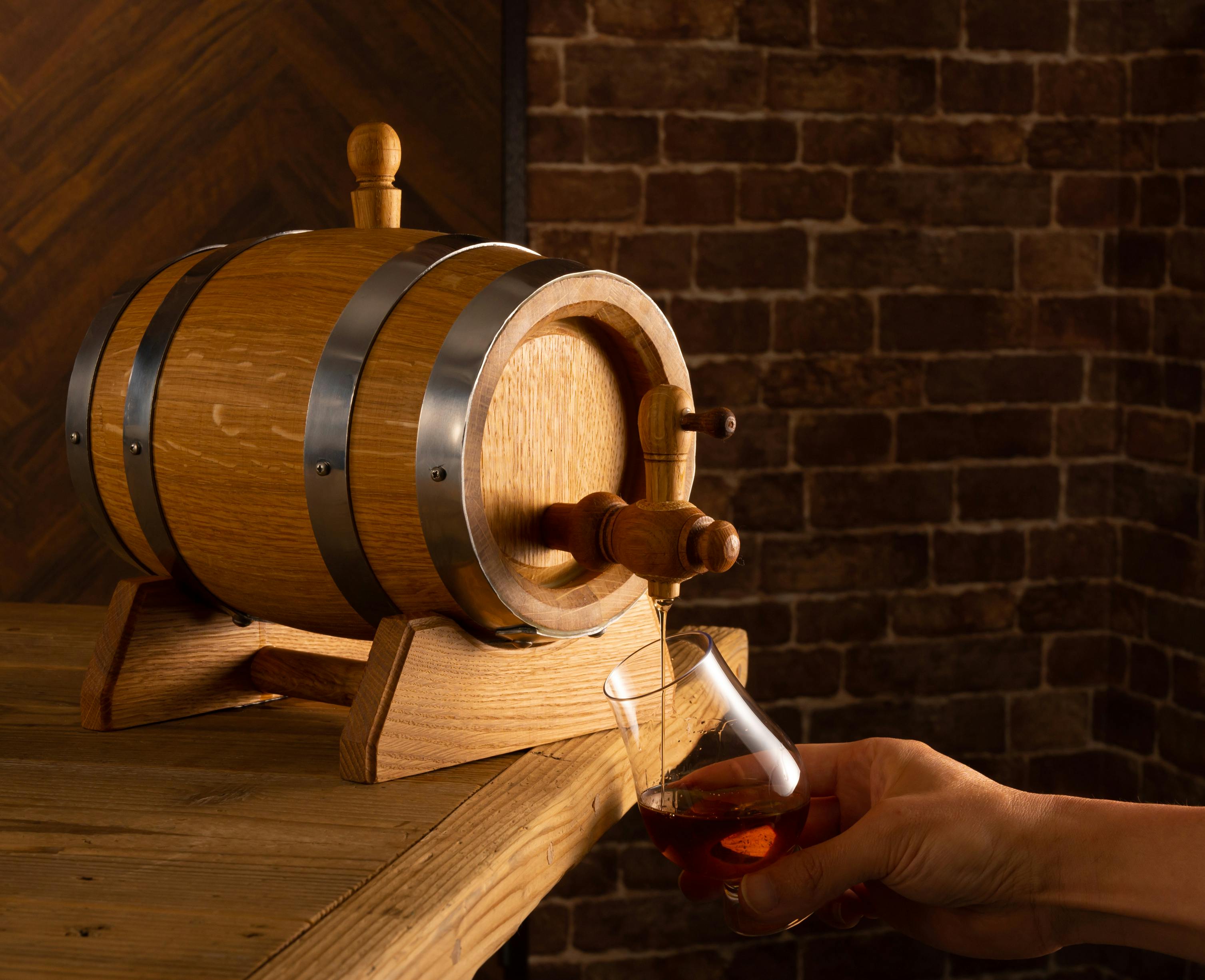 whisky ウイスキー樽　空樽 Amazon.co.jp: Outanaya 古い樽 オークの熟成樽 空の樽 木製の