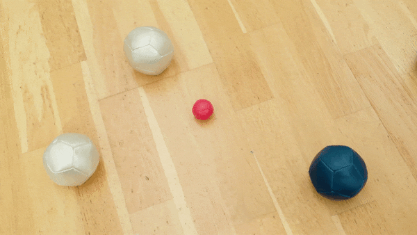 ボールを投げあう攻防戦が楽しい どこでも遊べるフランス生まれの新発想 ペタンク Campfire キャンプファイヤー