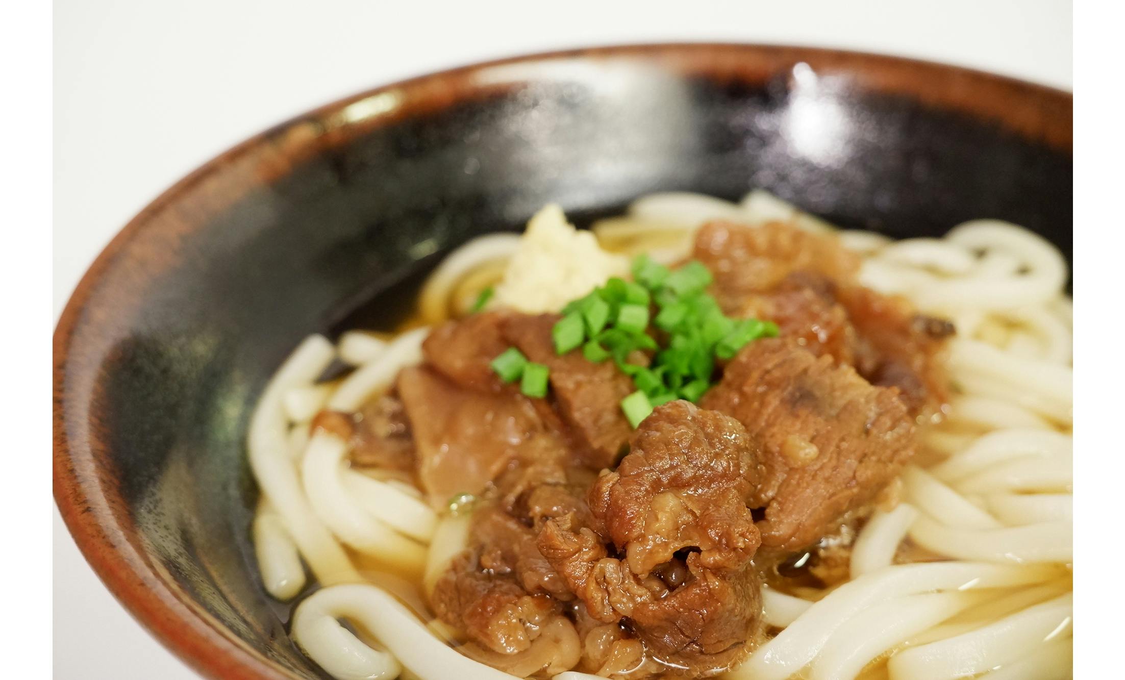 創業54年の老舗精肉店がつくった！肉うどん専用のすじ肉煮込み「すじ肉