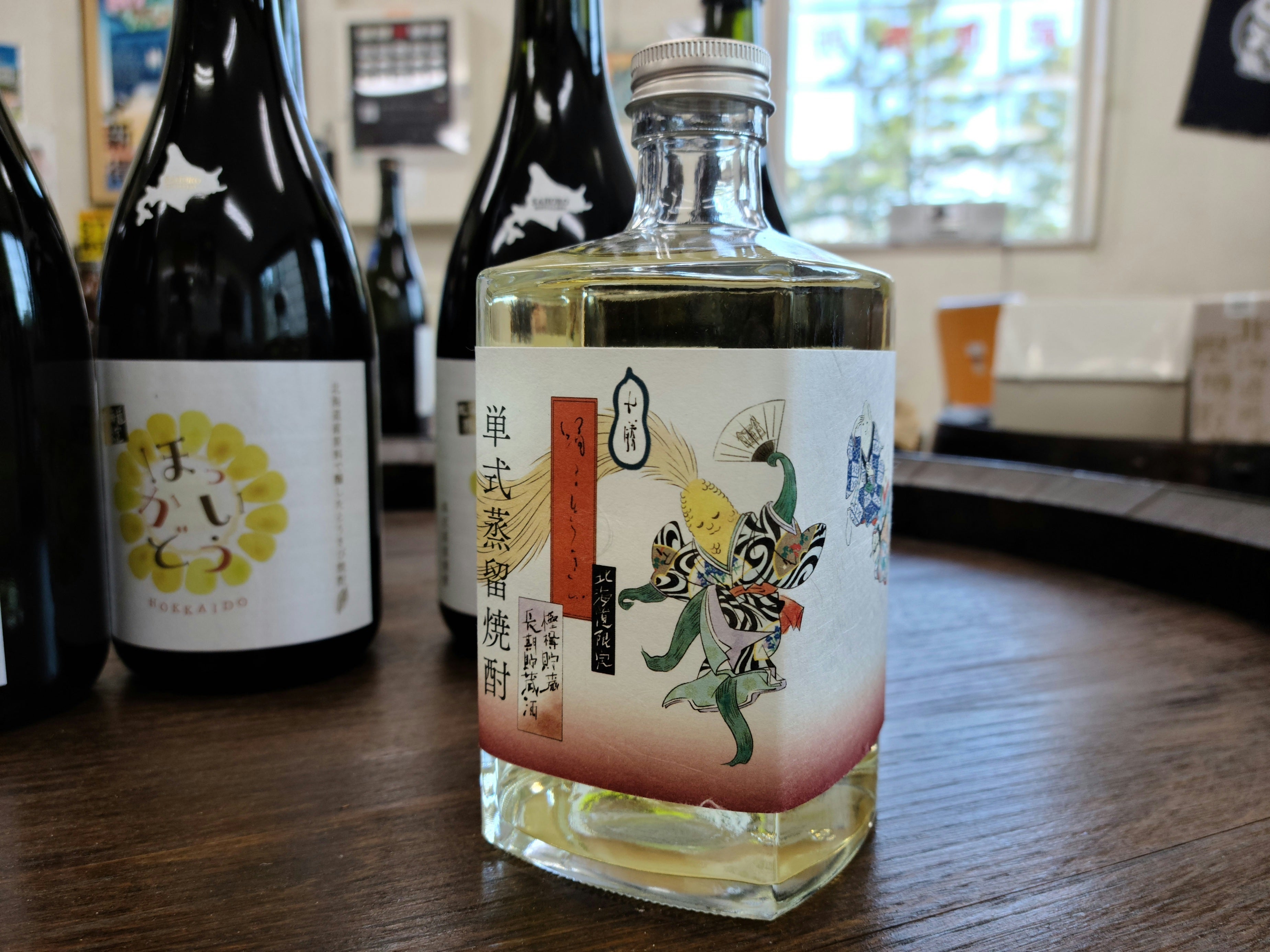 樫樽で3年間熟成させた北海道産とうきび焼酎を味わってもらいたい