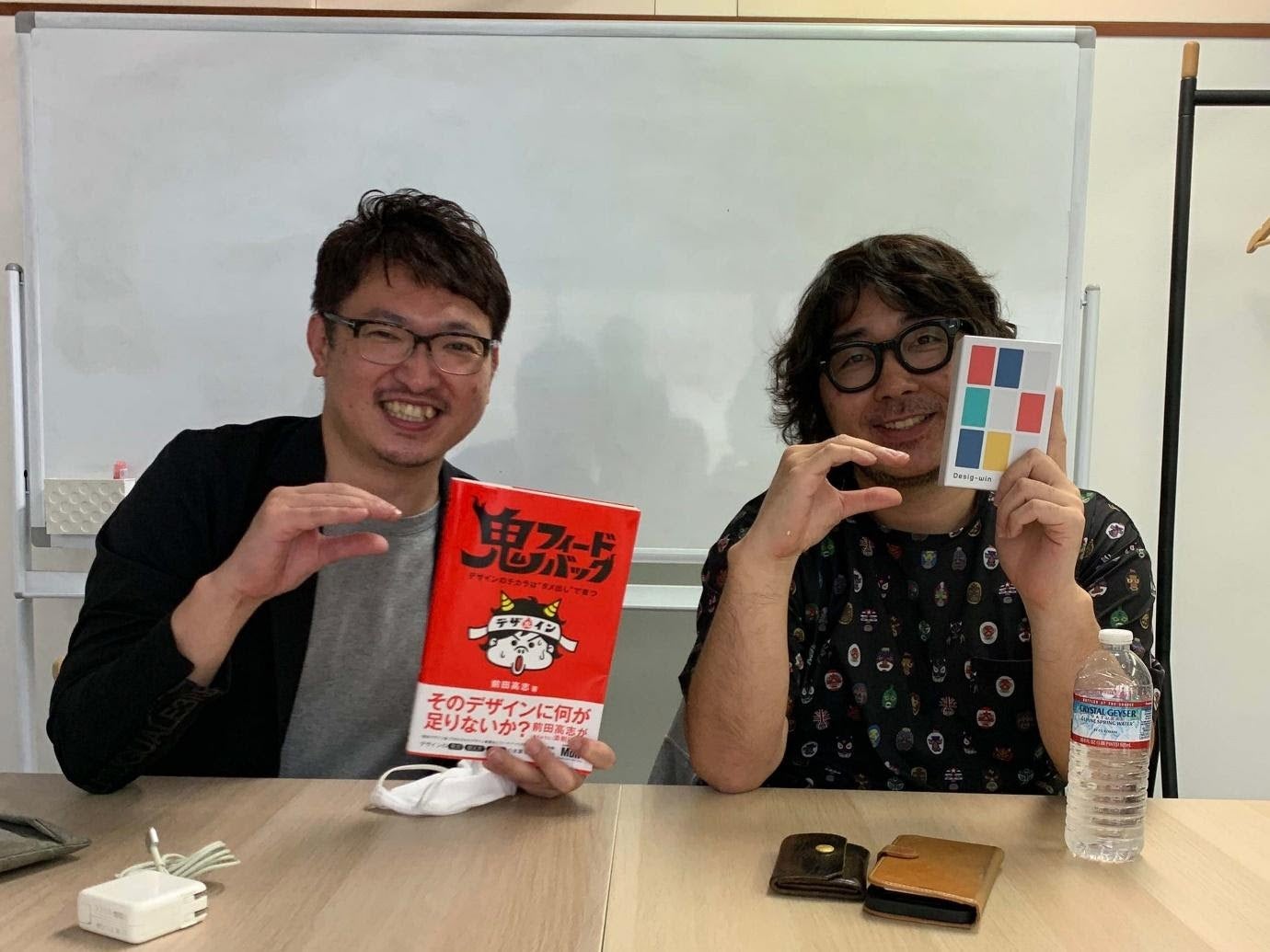 人, テーブル, 男, 民衆 が含まれている画像
自動的に生成された説明
