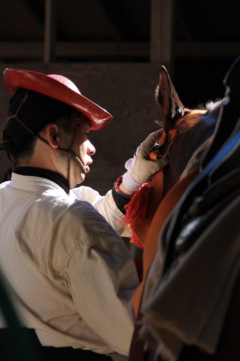 人, 男, 探す, 立つ が含まれている画像
自動的に生成された説明