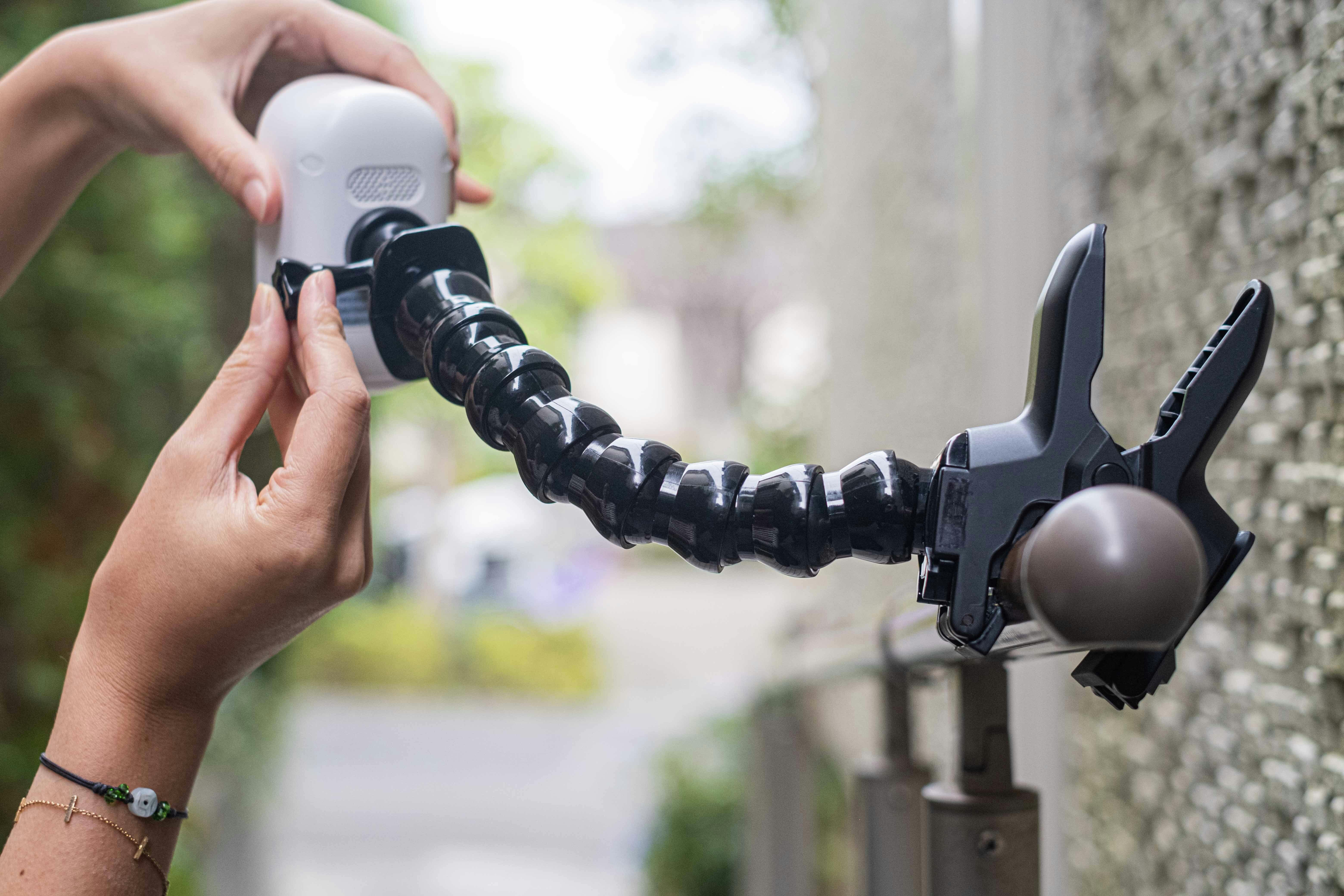 クリップ式で設置1秒 電源も工事も要らない革新的なワイヤレス防犯カメラ Campfire キャンプファイヤー クリップ式で設置1秒 電源も工事も要らない革新的なワイヤレス防犯カメラ Campfire キャンプファイヤー