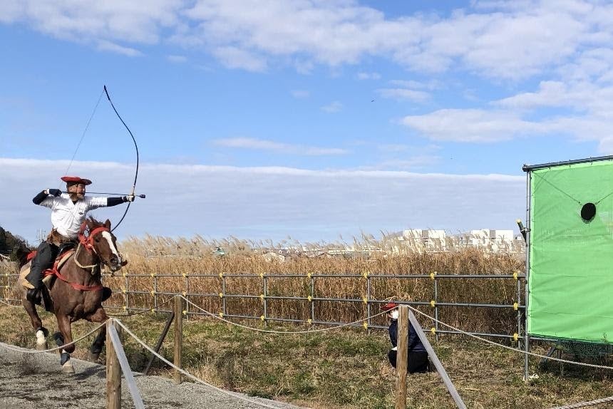 草, 屋外, フェンス, フィールド が含まれている画像 
自動的に生成された説明