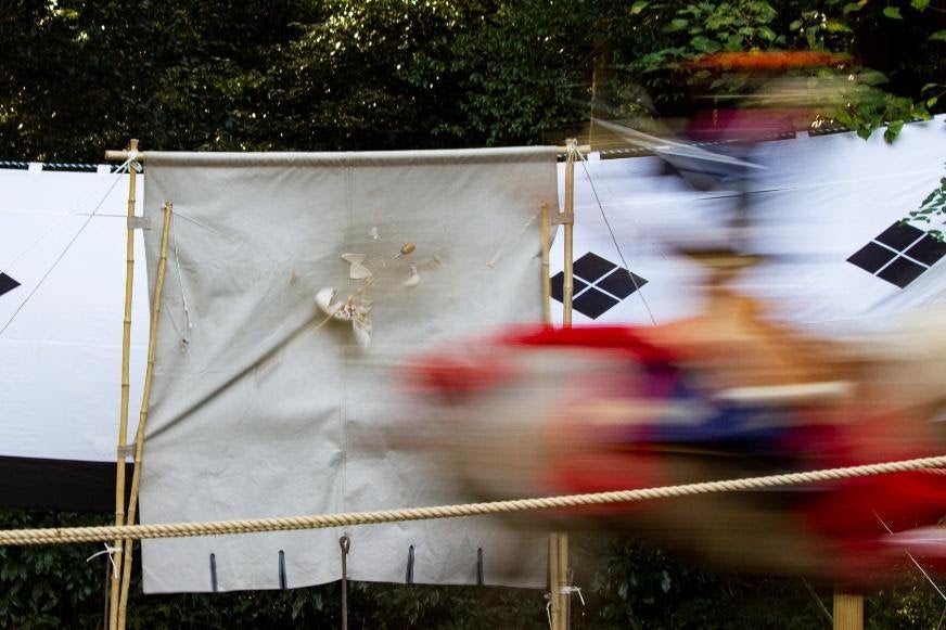 屋外, 男, 草, 小さい が含まれている画像
自動的に生成された説明