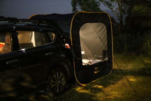 車中泊とキャンプがもっと快適に！車に連結できるテントCARSULE