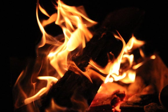 Led光とミストで焚き火気分が味わえる3d炎ガジェット ファイヤー ミスト Campfire キャンプファイヤー Led光とミストで焚き火気分が味わえる3d炎ガジェット ファイヤー ミスト Campfire キャンプファイヤー