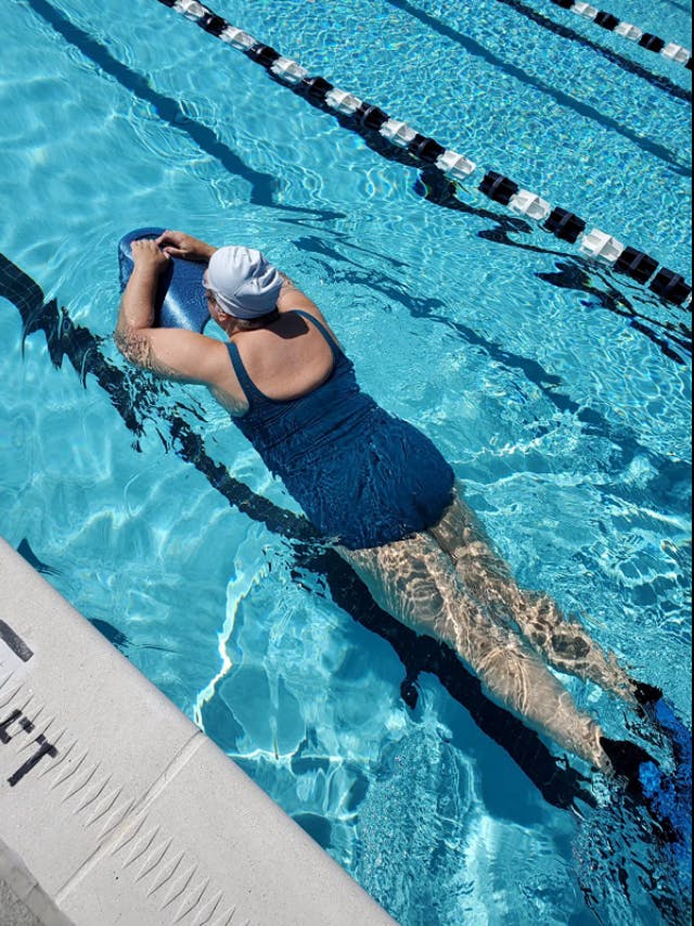 楽に泳ぐのを助けるアメリカで大評判のRayboard 水泳ビート板です 