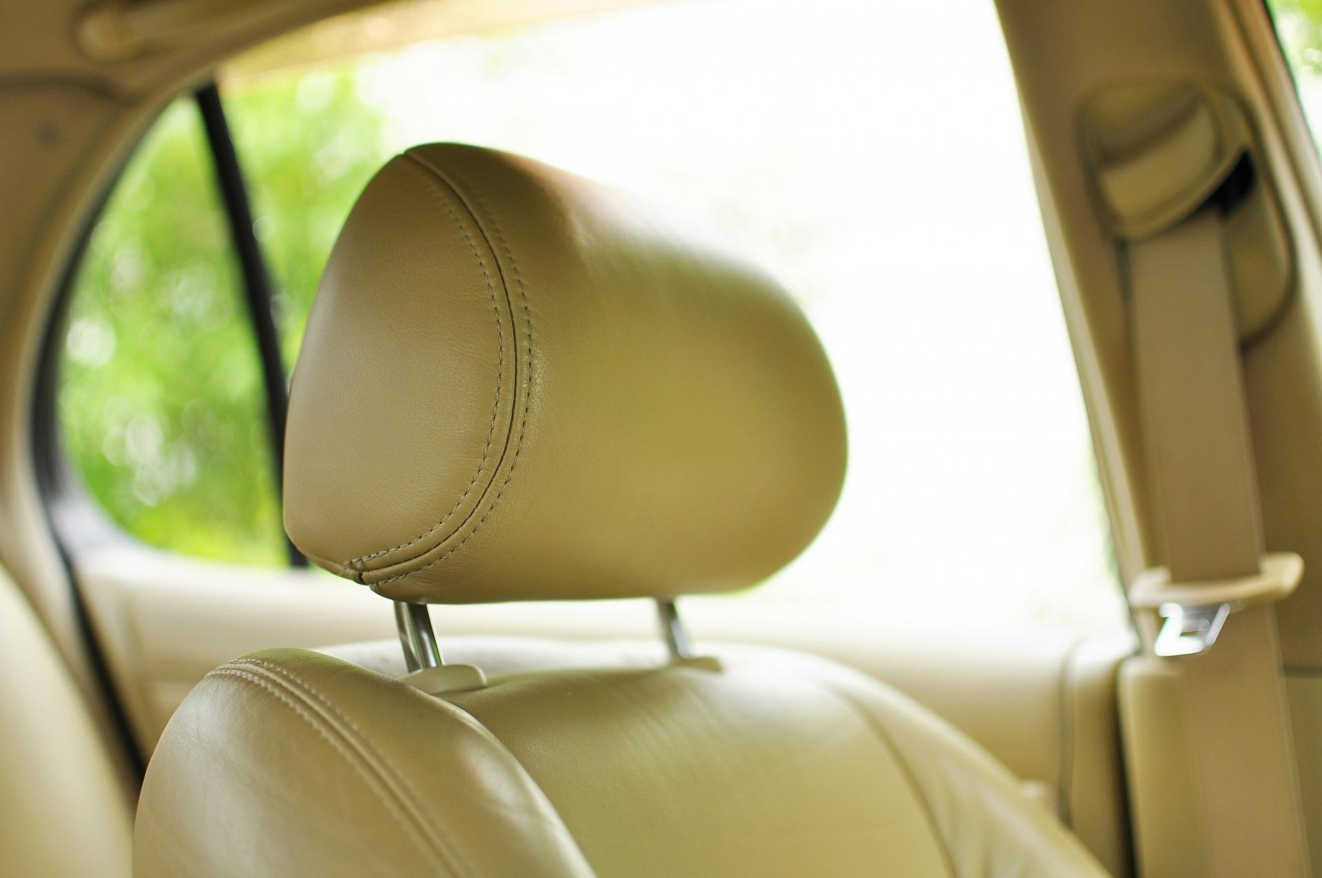 車のヘッドレストに簡単装着 指でつまめる脱出用ハンマー Shinobi Campfire キャンプファイヤー 車のヘッドレストに簡単装着 指でつまめる脱出用ハンマー Shinobi Campfire キャンプファイヤー