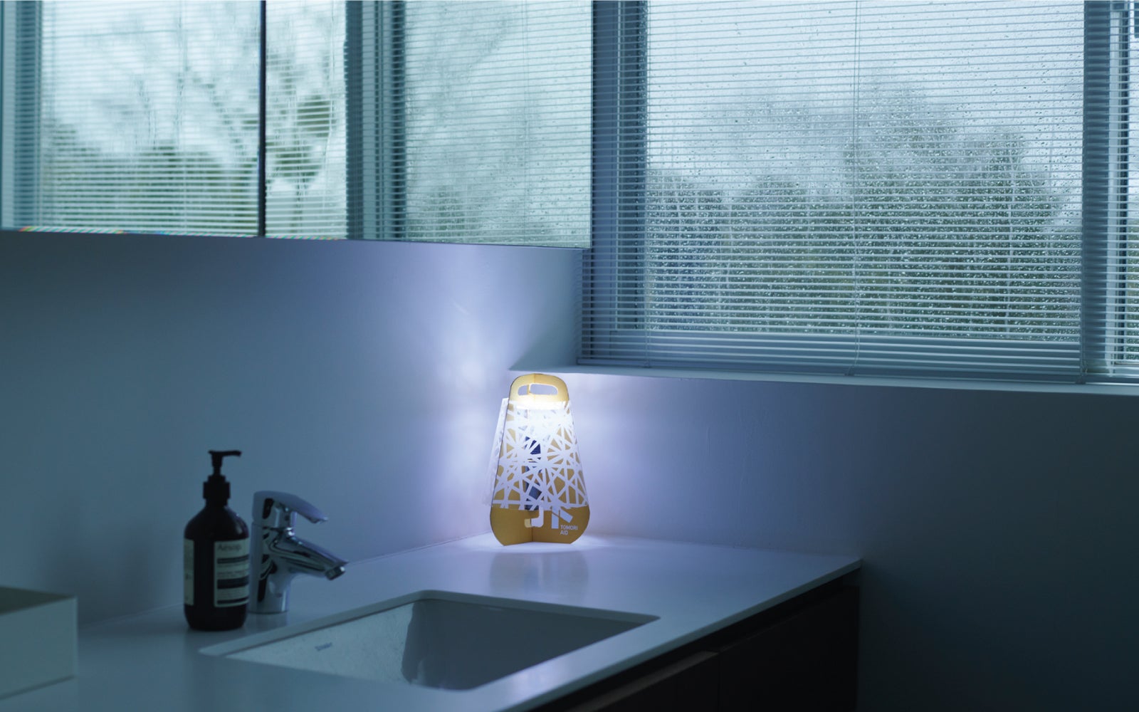 今あるLED懐中電灯をランタンに変身させる照明キット/TOMORI AID