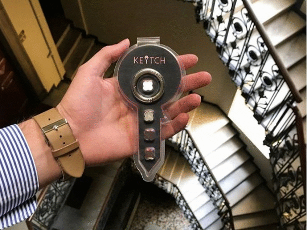 鍵の ジャラジャラ を無くし よりスマートにするキーリングキット Keytch Campfire キャンプファイヤー