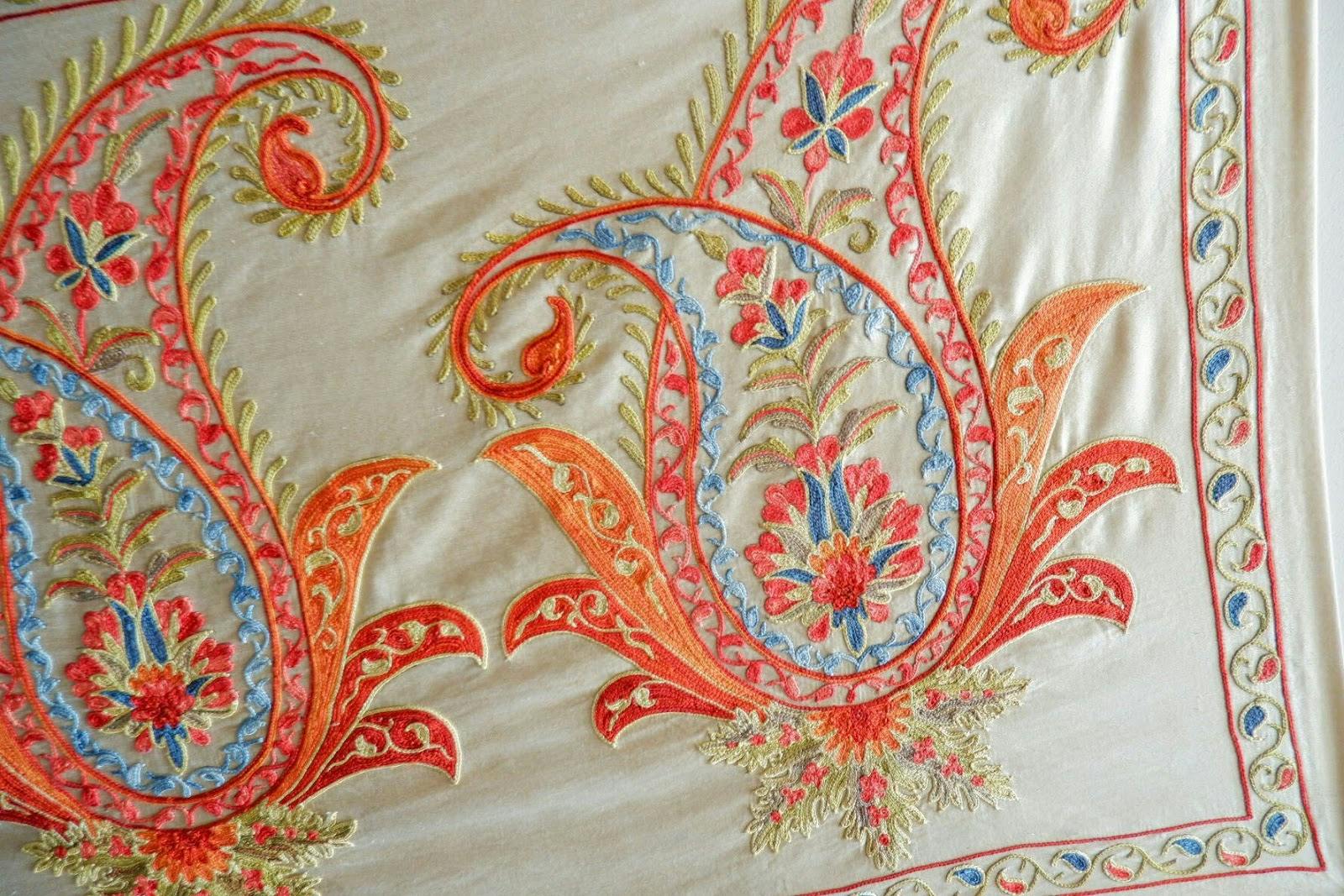 ポンパドー ビター オールドスザンニ 145cm×200cm 中央アジア手刺繍布