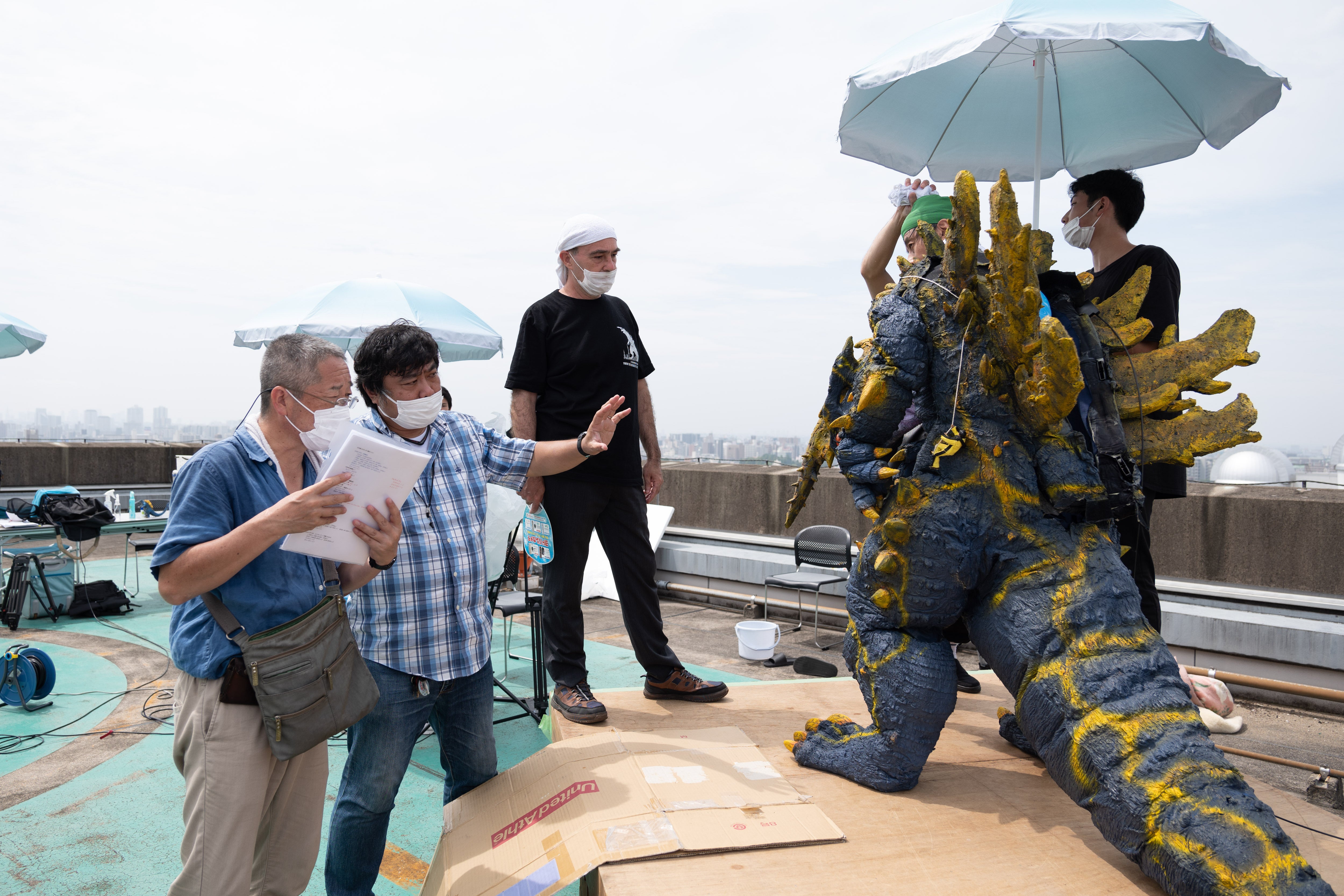 怪獣ドラゴン着物姿 日本の《怪獣着ぐるみ》の伝統を未来へつなぐ“新作特撮喜劇映画”にご
