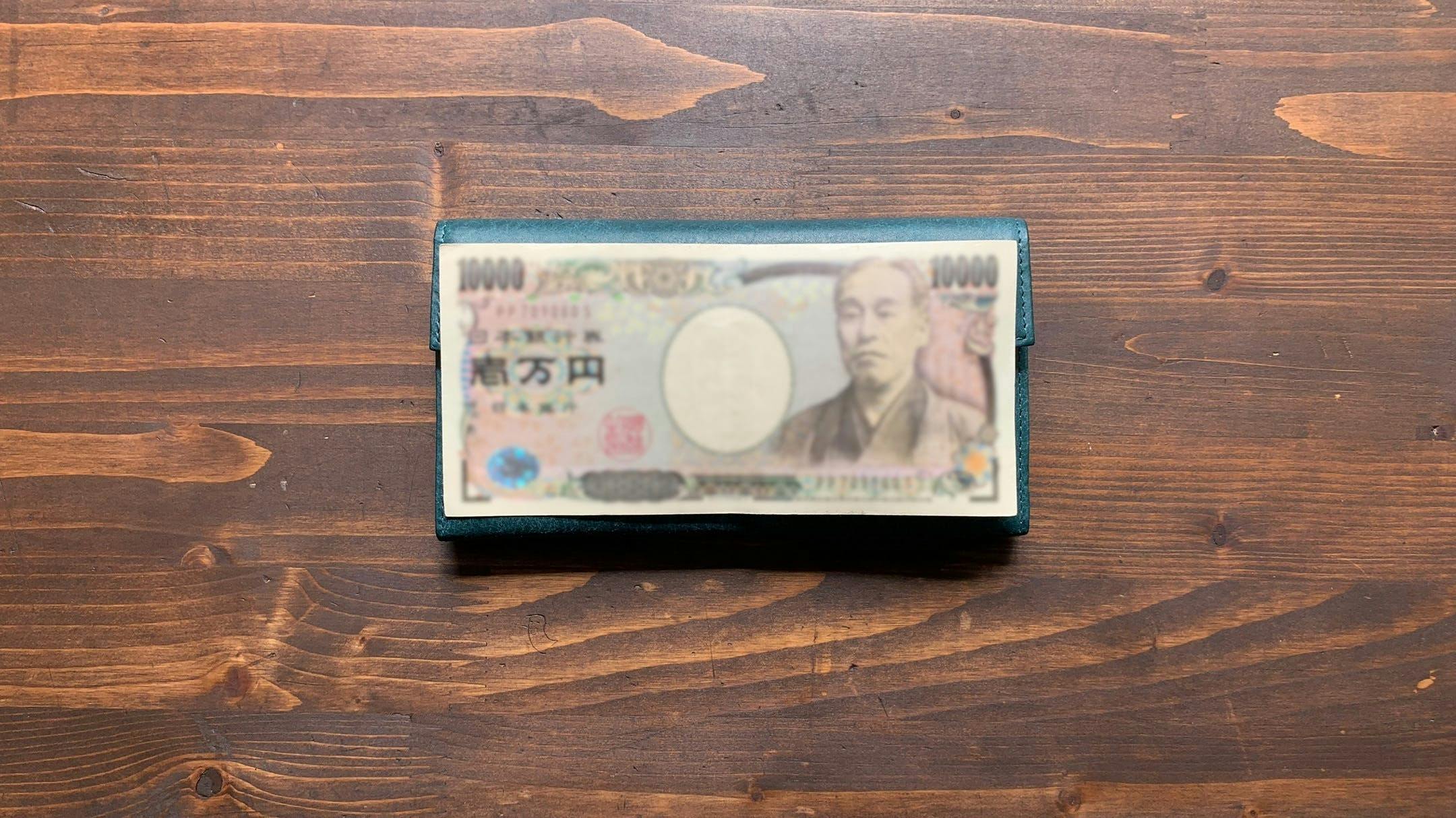 長財布だけどポケットに入りやすい!使いやすい大人の財布「BUSTA」