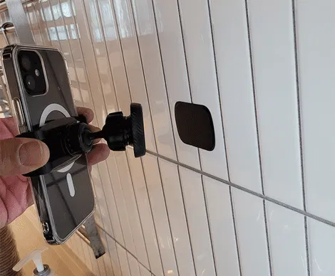 強力マグネットでしっかり固定 ブレずに キレイに撮影できるスマホホルダー Campfire キャンプファイヤー