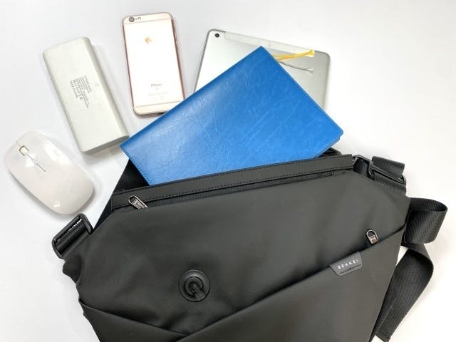 拡張できるスリングバッグ SEKKEI S-sling 一眼レフカメラも収納 拡張できるスリングバッグ SEKKEI S-sling 一眼レフカメラも収納