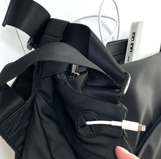 拡張できるスリングバッグ SEKKEI S-sling 一眼レフカメラも収納 拡張できるスリングバッグ SEKKEI S-sling 一眼レフカメラも収納