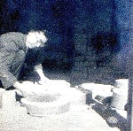 祖父が粘土調整中