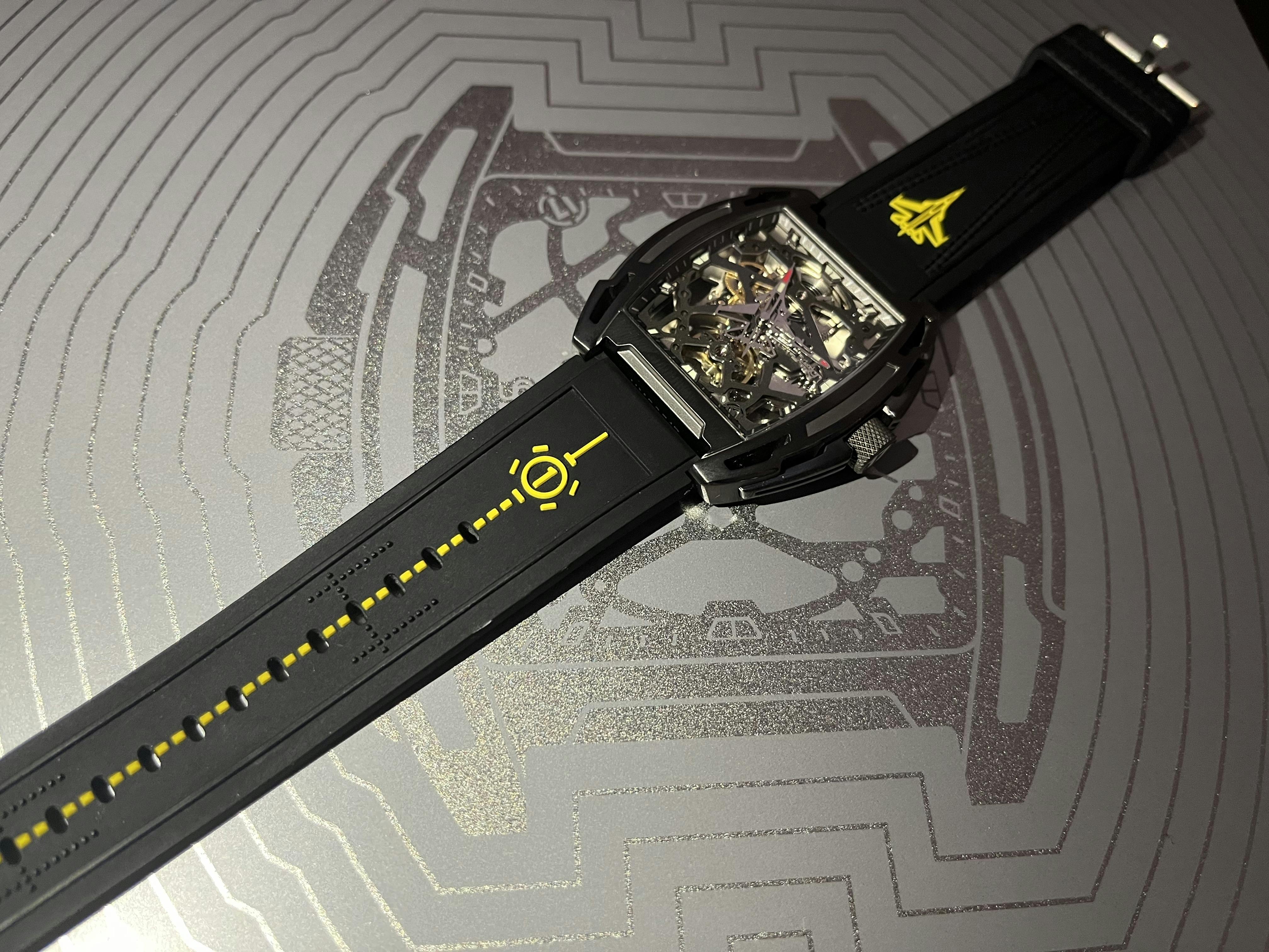 大特価☆CIGA DESIGN 自動巻腕時計 機械式 レッド・ドット賞モデル