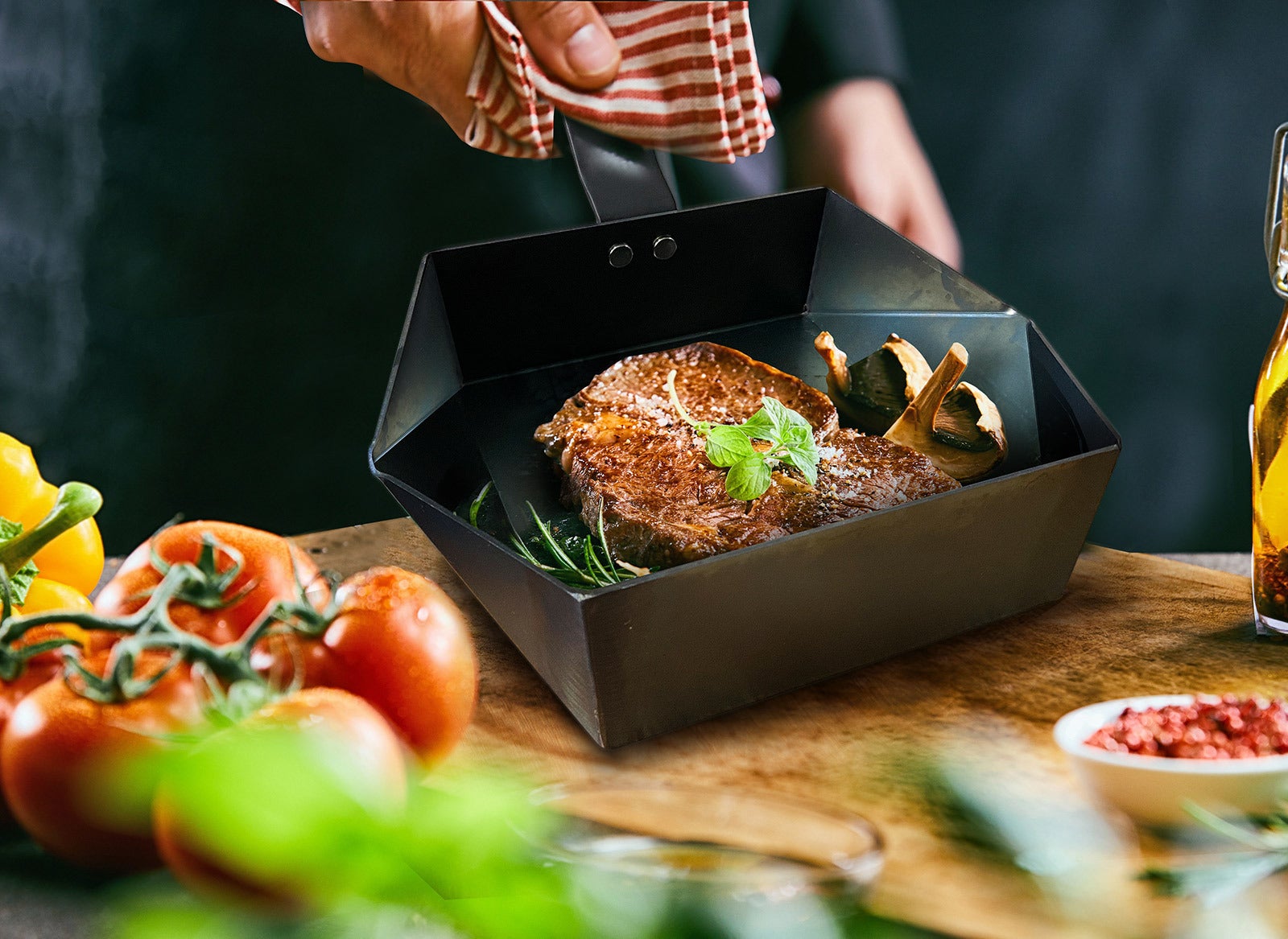 両利き用の優しい設計！コレ1つで料理が自由自在に！鉄製六角形
