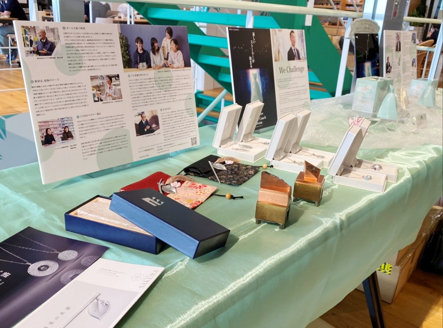 [cocur] SAKURA・[cocur] Sora・[cocur] Hana・[cocur] fuku各アクセサリーを展示